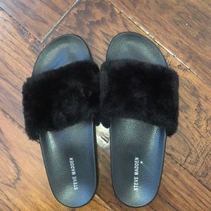 Steve Madden furry slides size 9